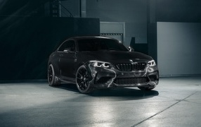 Черный автомобиль  BMW M2 Edition Designed By FUTURA 2000, 2020 года в гараже