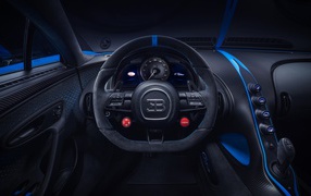Черный салон автомобиля Bugatti Chiron Pur Sport 2020 года