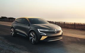 Новый внедорожник Renault Mégane EVision 2020 года на трассе 