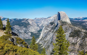 View of a mountain range in Yosemite National Park, California. USA