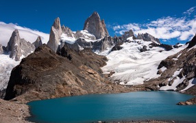 Красивый вид на горы и озеро в Национальном парке Фицрой, Чили
