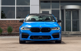 2021 BMW M5 car front view