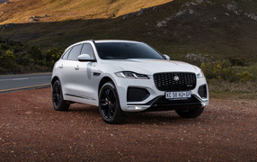 2021 Jaguar F-Pace D300 R-Dynamic Black Pack in the mountains
