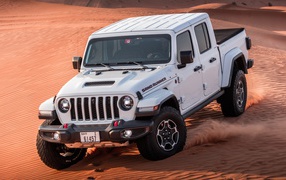 2021 White Jeep Gladiator Sand Runner On The Sand