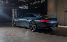 Автомобиль Genesis X Concept 2021  года у гаража