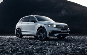 2021 Volkswagen Tiguan 4MOTION R-Line SUV in the mountains