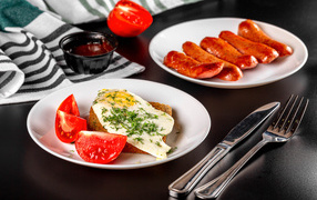Bread with scrambled eggs and tomatoes on a plate with sausages