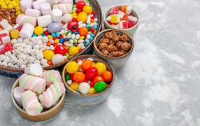 Разные вкусные разноцветные сладости