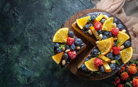 Cake with chocolate, oranges and blueberries