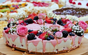 Cheesecake cake with berries and flowers