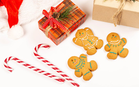 Печенье, подарок и конфеты на Рождество 