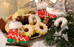 Песочное печенье и украшения к празднику 