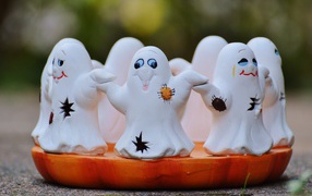 Halloween ghost figurine
