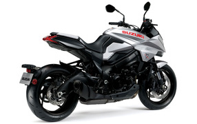 Стильный дорогой мотоцикл Suzuki Katana, 2021 на белом фоне