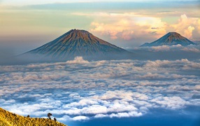 View of the peaks of tranquil volcanoes