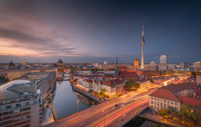 Красивый вид на вечерний Берлин, Германия