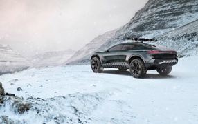 SUV Audi Activesphere in the snow