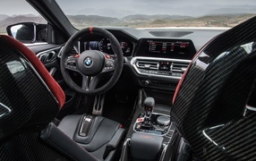 Кожаный салон автомобиля BMW M4 CSL
