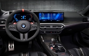 Черный салон автомобиля BMW M3 CS 2023 года
