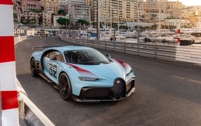 Автомобиль Bugatti Chiron на стадионе