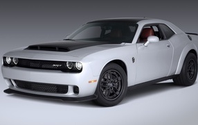 Дорогой автомобиль Dodge Challenger SRT Demon 2023 года