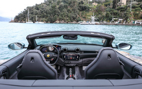 Салон кабриолета Ferrari Portofino M 2021 года