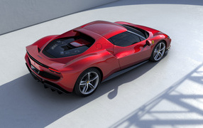 Автомобиль Ferrari 296 GTB 2022 года вид сверху