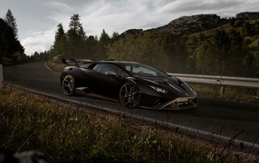 Черный быстрый автомобиль Lamborghini Huracán STO