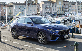 Автомобиль Maserati Levante GT Hybrid Sport Package 2023 в порту 