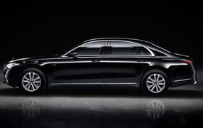 Mercedes-Benz S 680 Guard 4MATIC side view