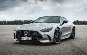 Silver Mercedes-AMG GT 63 4MATIC+ 2023