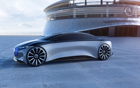 Серебристый автомобиль концепт Mercedes Vision EQS