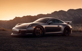 Дорогой автомобиль Porsche 911 GT3