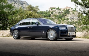 2022 Rolls-Royce Phantom car