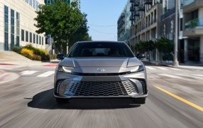 Front view of the 2025 Toyota Camry XSE HEV AWD