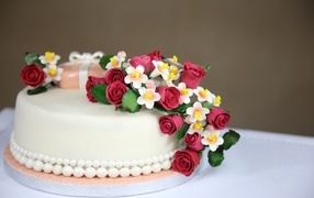 Beautiful birthday cake with flowers