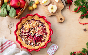 Delicious pie with shaped apples