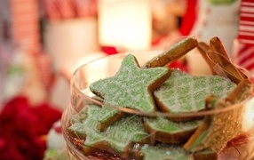 Фигурное печенье с сахарной глазурью на праздник