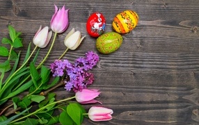 Easter eggs with fresh flowers on the table