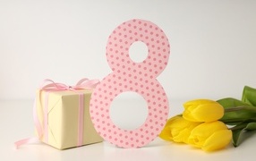 Number 8, a gift and flowers for your beloved on International Women's Day