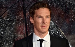Actor Benedict Cumberbatch under an umbrella