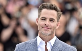 American actor Chris Pine in a suit