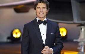 American actor Tom Cruise in a suit