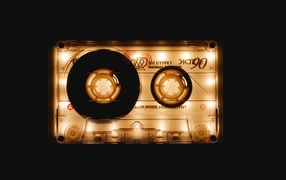 Старая кассета TDK на черном фоне