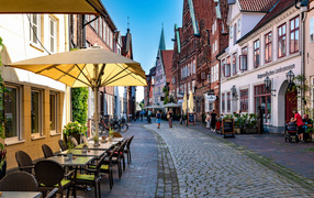 Старая улица с красивыми домами, Германия