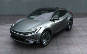 Электрический автомобиль Toyota BZ 2023 года