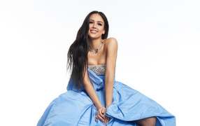 Smiling Jessica Alba in a blue dress