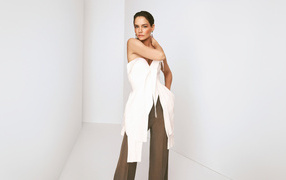 Actress Katie Holmes on a gray background
