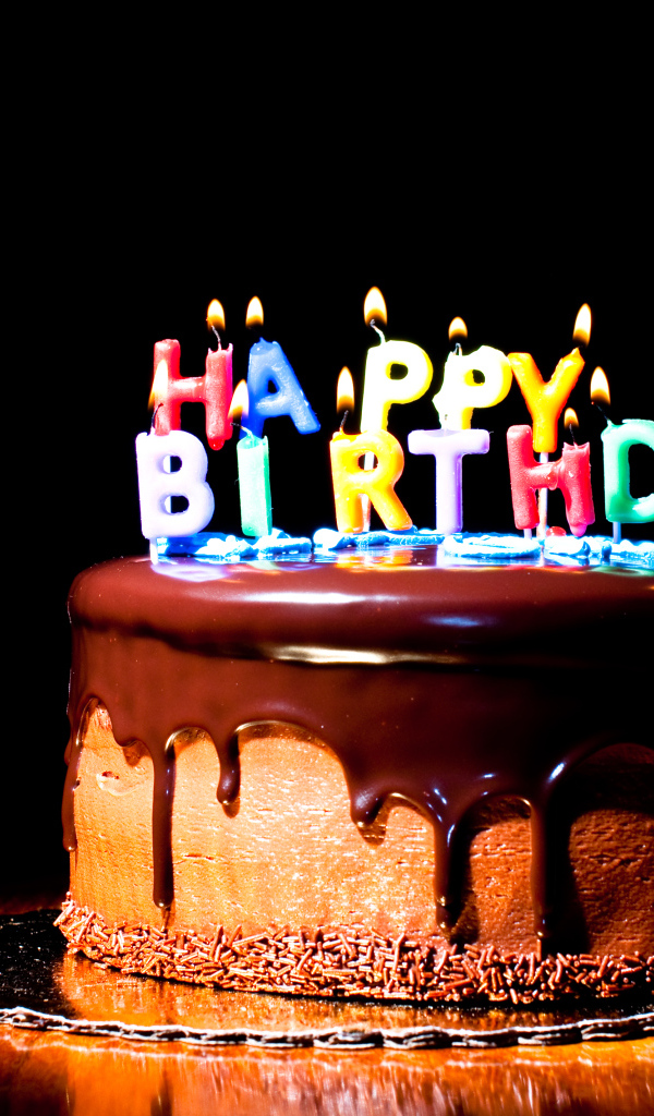 Свечи на торте для дня рождения