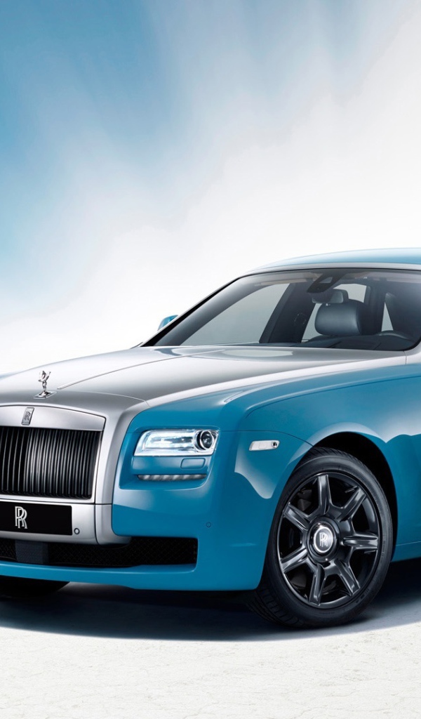 Голубой Rolls Royce